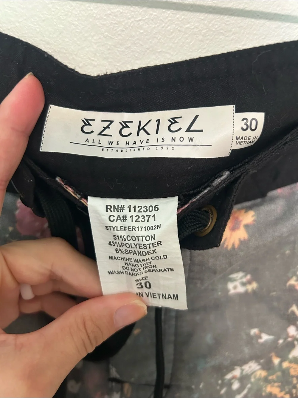 Men's Ezekiel Floral Board Shorts Black Grey Size 30
